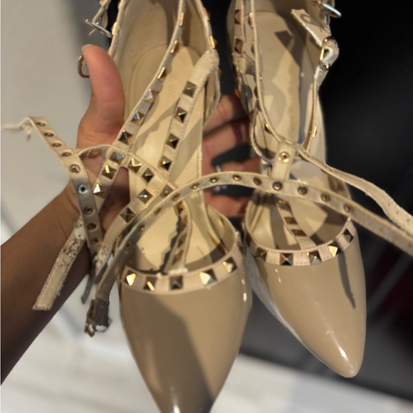 Nude and gold heels , very comfy. - Picture 6 of 8